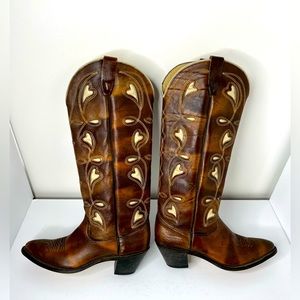 VINTAGE Wrangler Tall Cowboy Boots w/ Heart Inlay Detail circa 1970’s